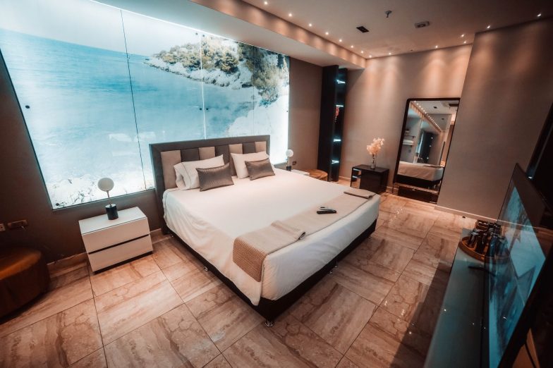 Large bedroom with huge island backdrop 