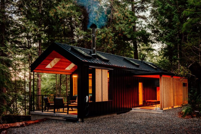 Peace Cabin - Private Waterfront Forest Retreat - Ucluelet