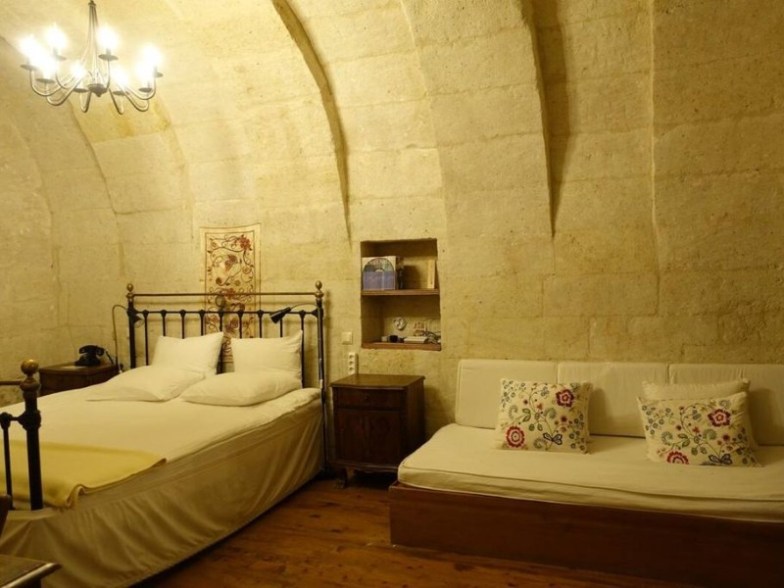 2 Bedroom Historical Arch and Cave House