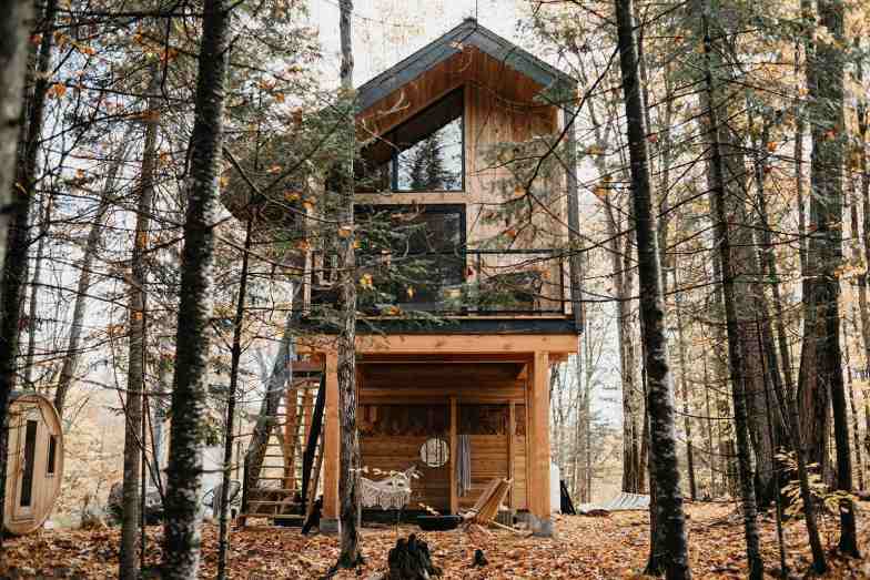 Raven's Roost - Private Luxury Treehouse with Sauna - Ontario