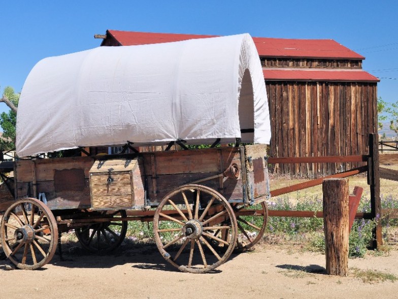 Covered wagon at Pioneertown near Joshua Tree