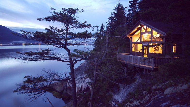 Waterfront Cabin and Sauna in a Private Location - Squamish