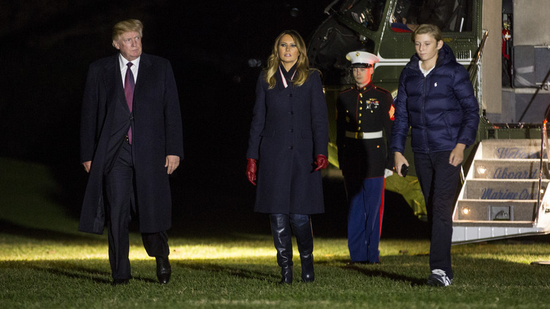 Trump family walking away from Marine One