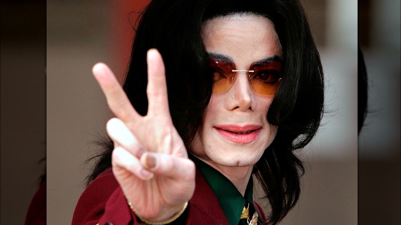 Michael Jackson peace sign