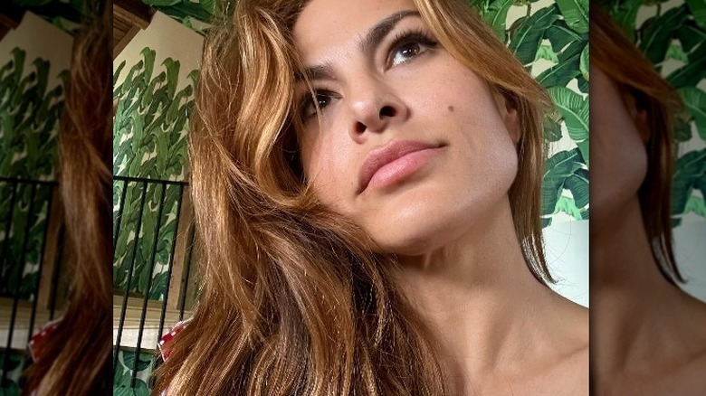 Eva Mendes selfie