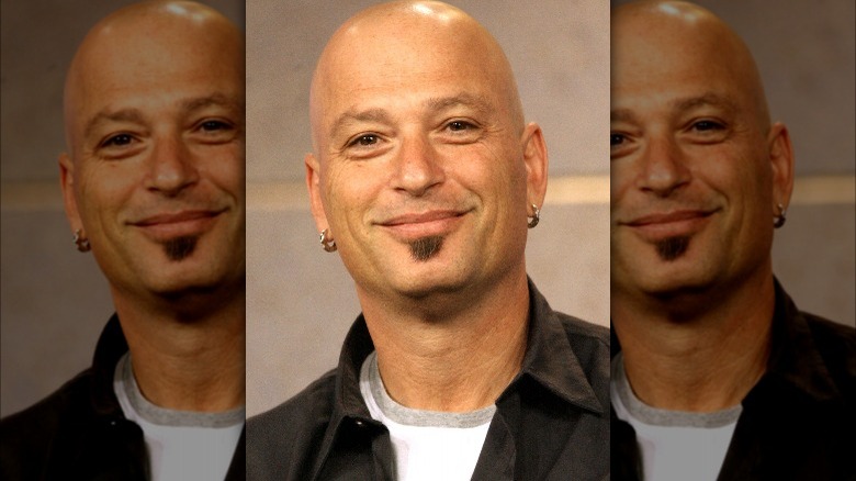 Howie Mandel posing for cameras