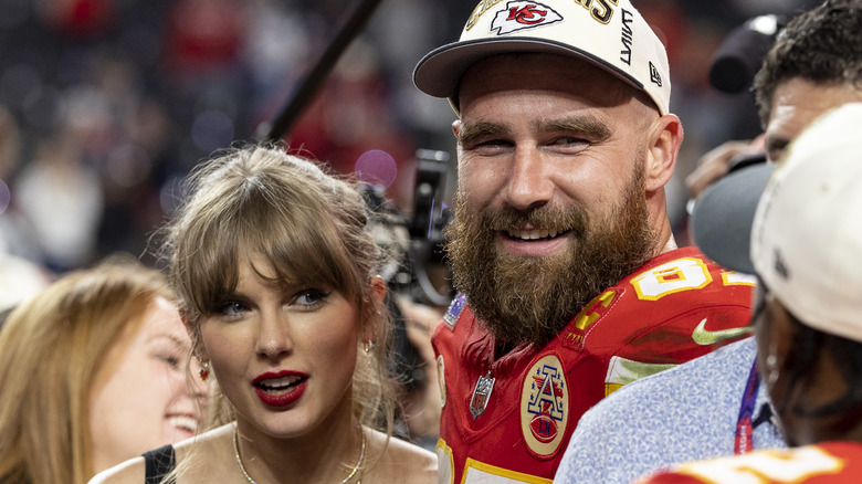 Taylor Swift and Travis Kelce smiling