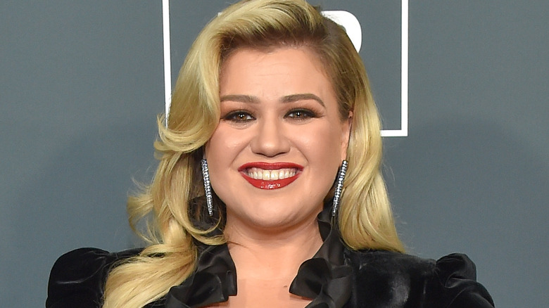 Kelly Clarkson smiles 