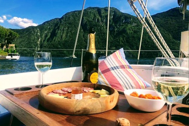 Sailing Experience on Lake Como with Private Skipper