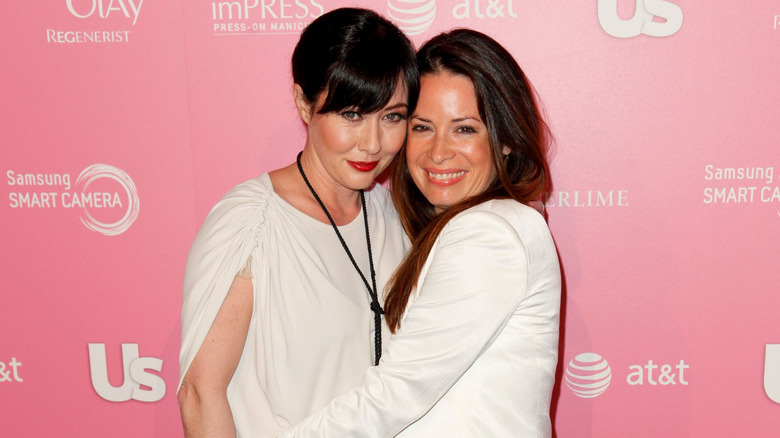 Shannen Doherty posing with Holly Marie Combs