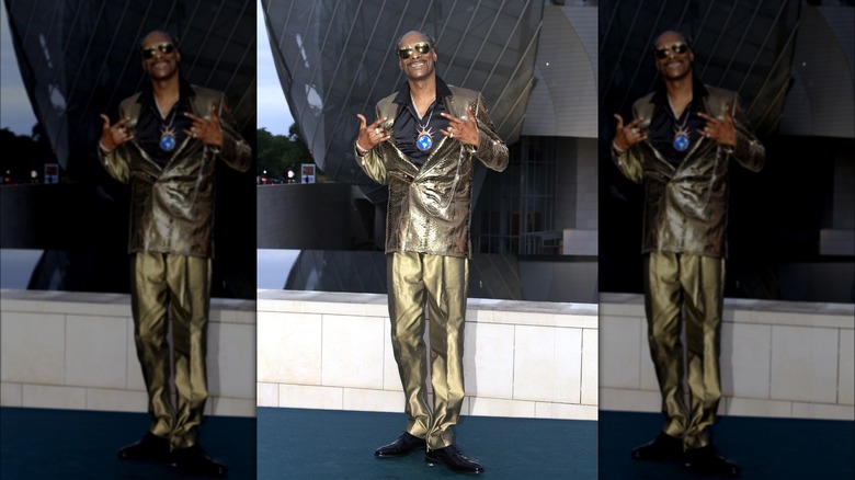 Snoop Dogg in gold suit