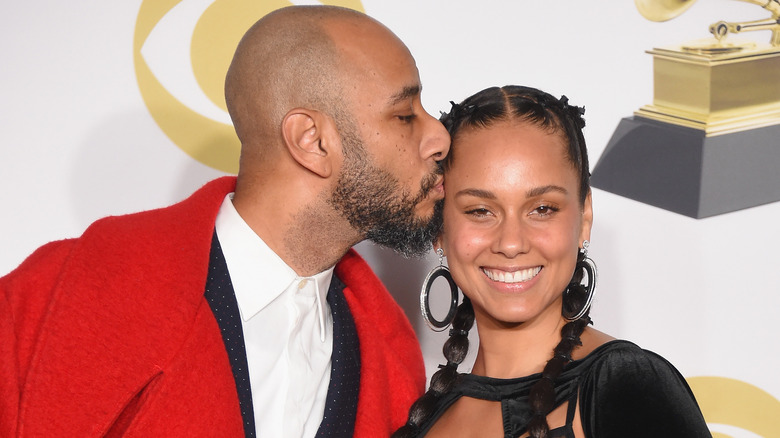 Swizz Beatz kissing Alicia Keys' head