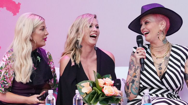 Tori Spelling, Jennie Garth, and Mindy Lane at a panel