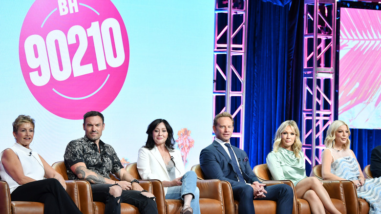 Gabrielle Carteris, Brian Austin Green, Shannen Doherty, Ian Ziering, Jennie Garth, Tori Spelling of BH 90210 